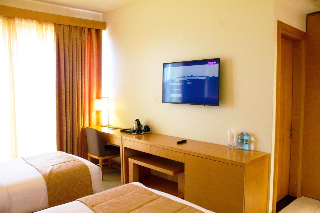 K Hotels Entebbe Bagian luar foto