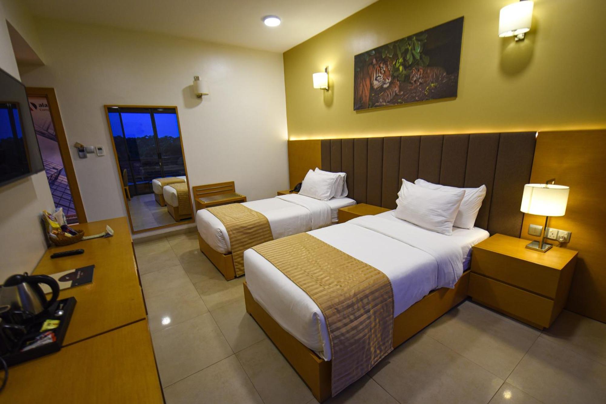 K Hotels Entebbe Bagian luar foto
