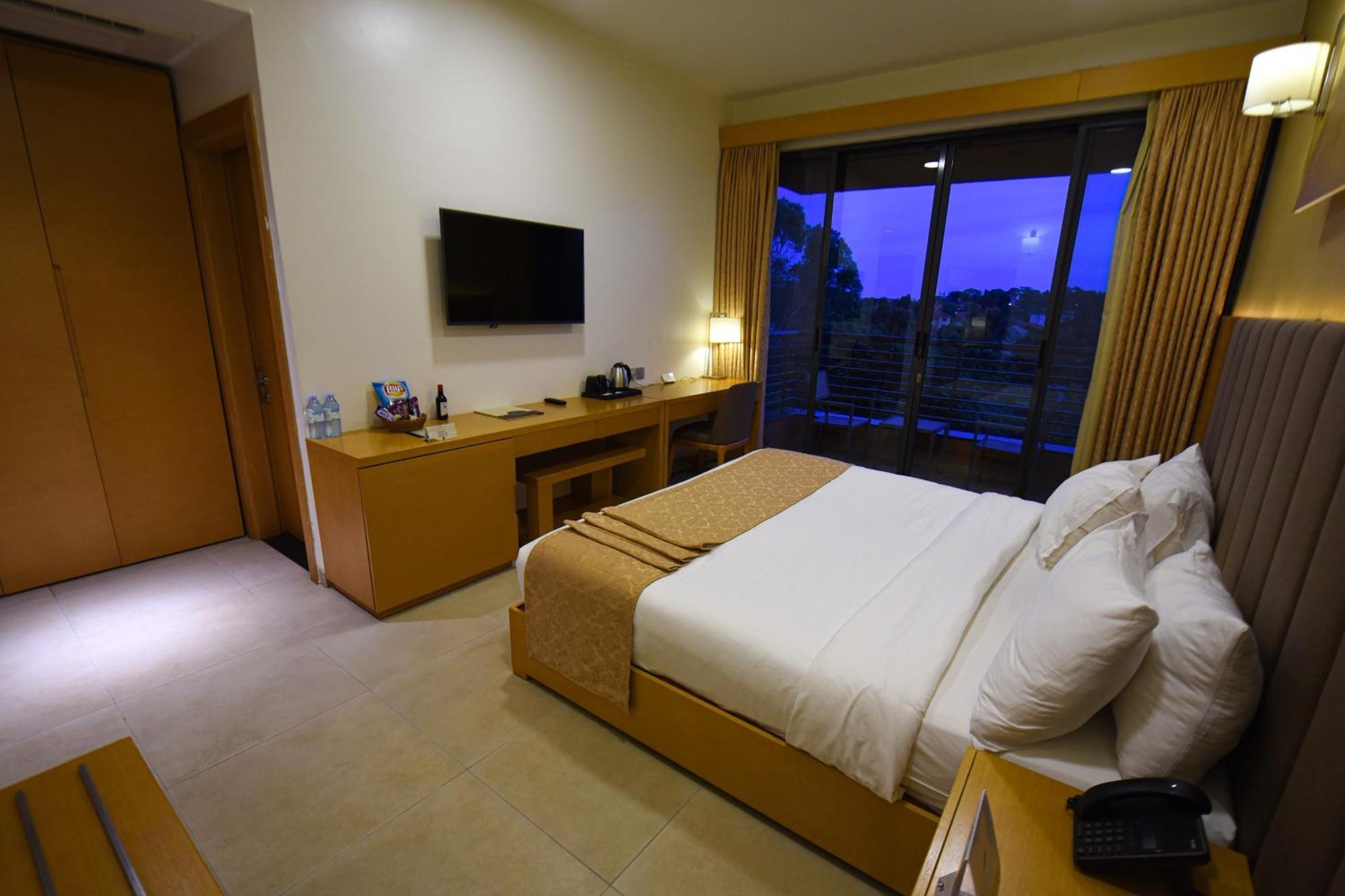 K Hotels Entebbe Bagian luar foto