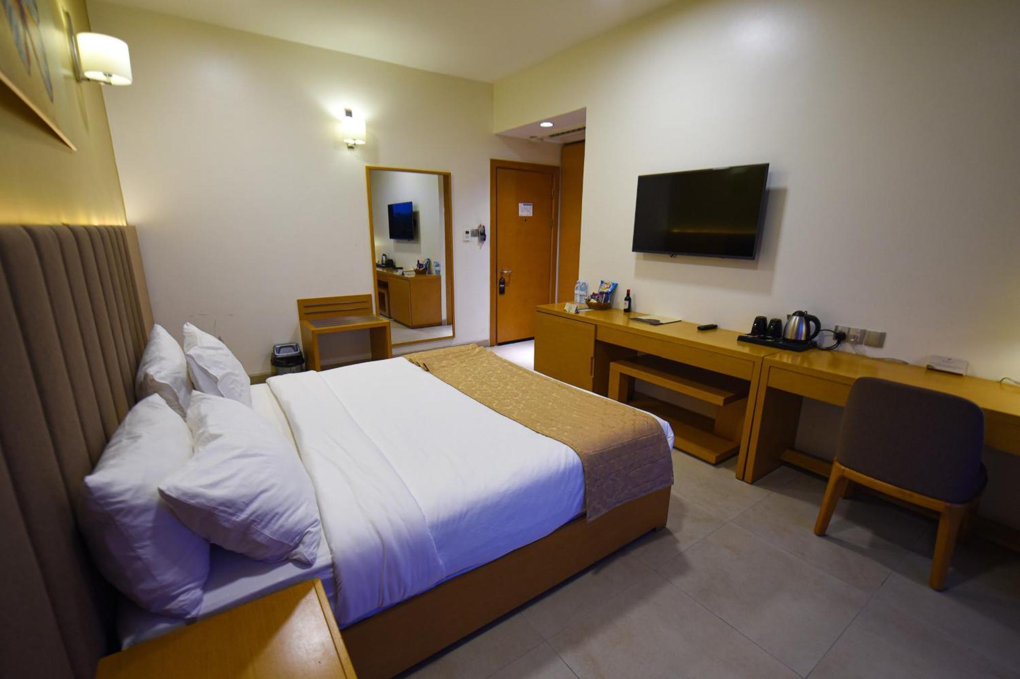 K Hotels Entebbe Bagian luar foto
